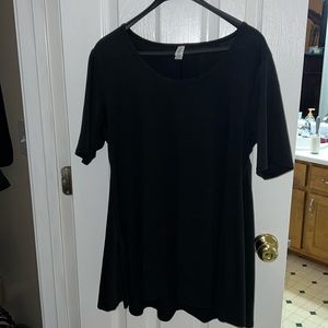 LuLaRoe women’s solid black classic tee size M